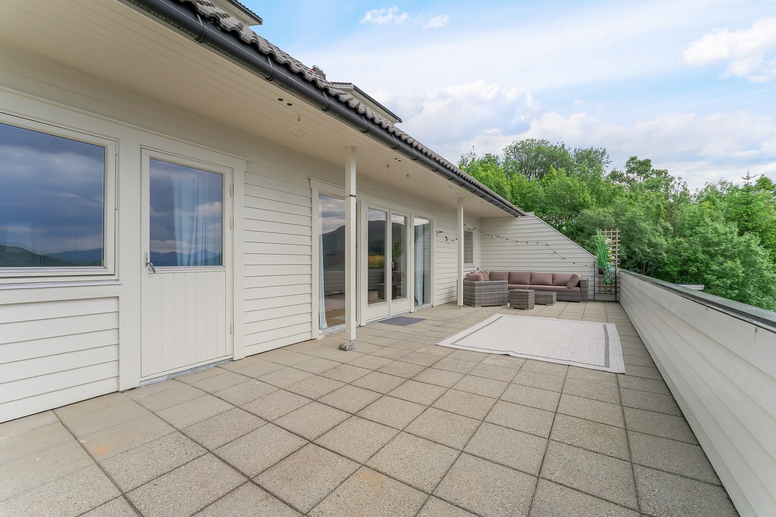 Verandaen har adkomst fra stuen og fra soverom. Galleribilde