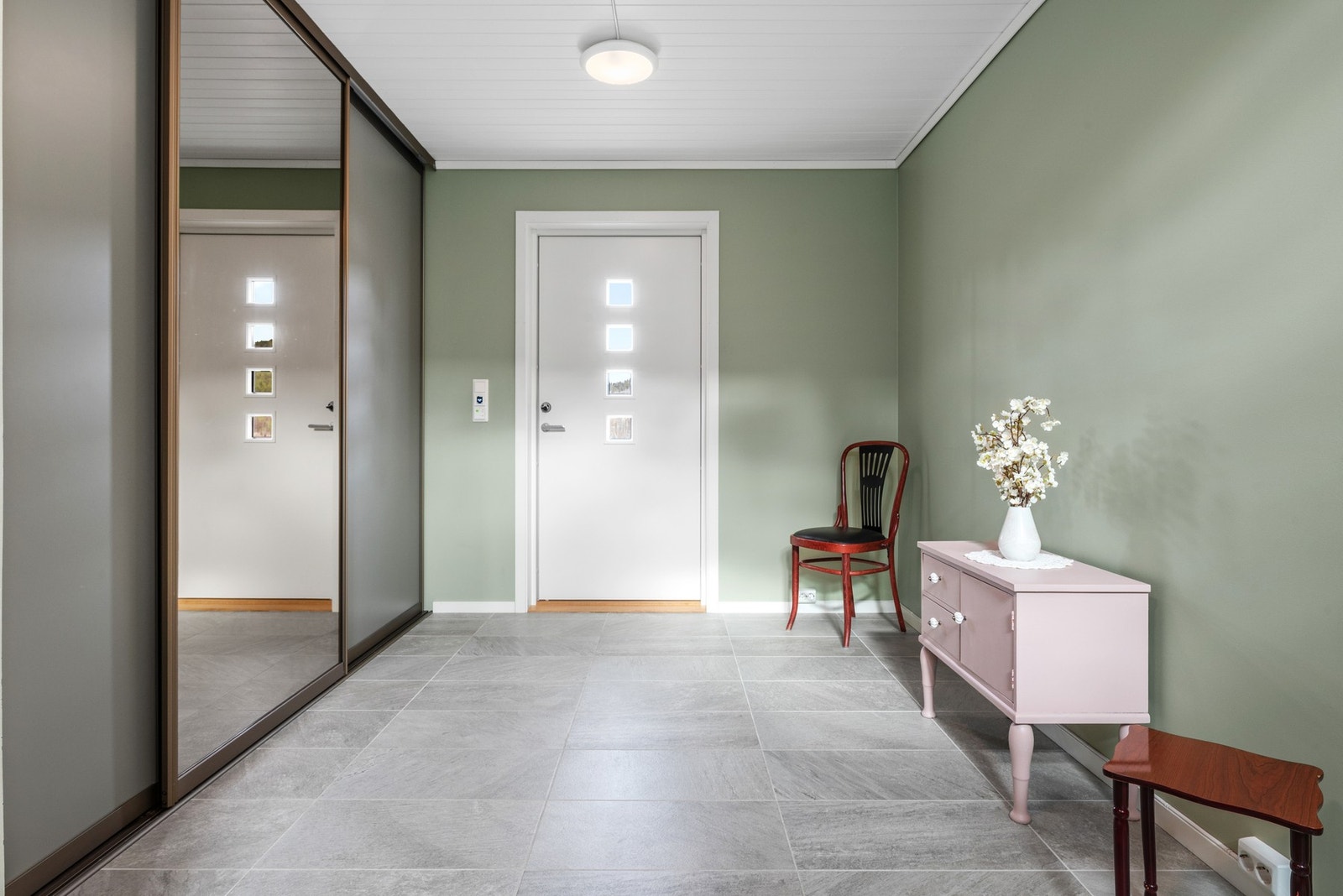 Hall m/trapp er på 19,8m². Galleribilde