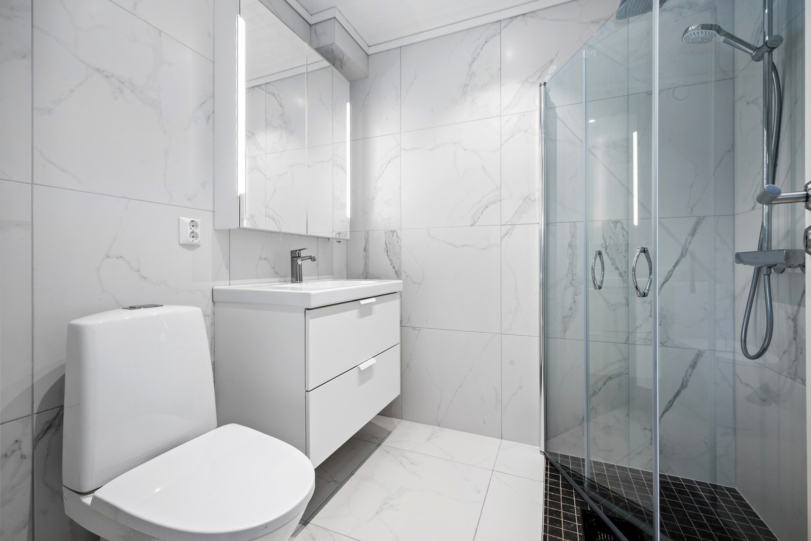 Badet totalrenovert i 2021 og er på 3,7m². Galleribilde
