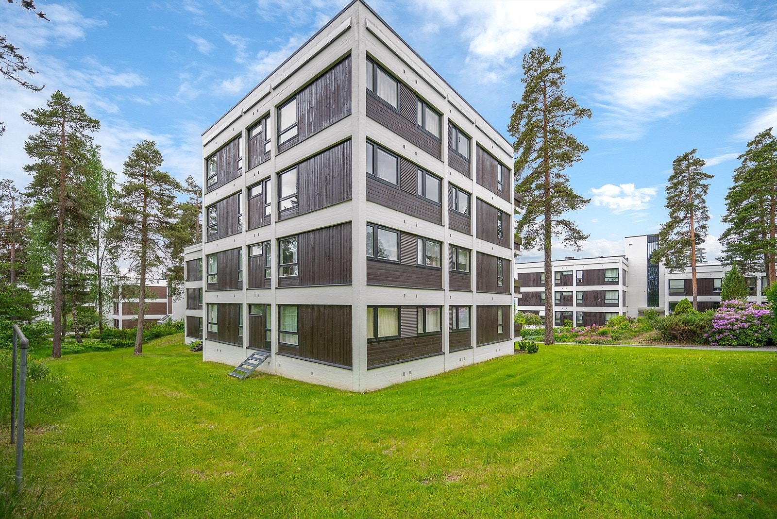 Sameiet har gjennomgått store utbedringer og vesentlig oppgradert bygningsmassene i senere år. Galleribilde