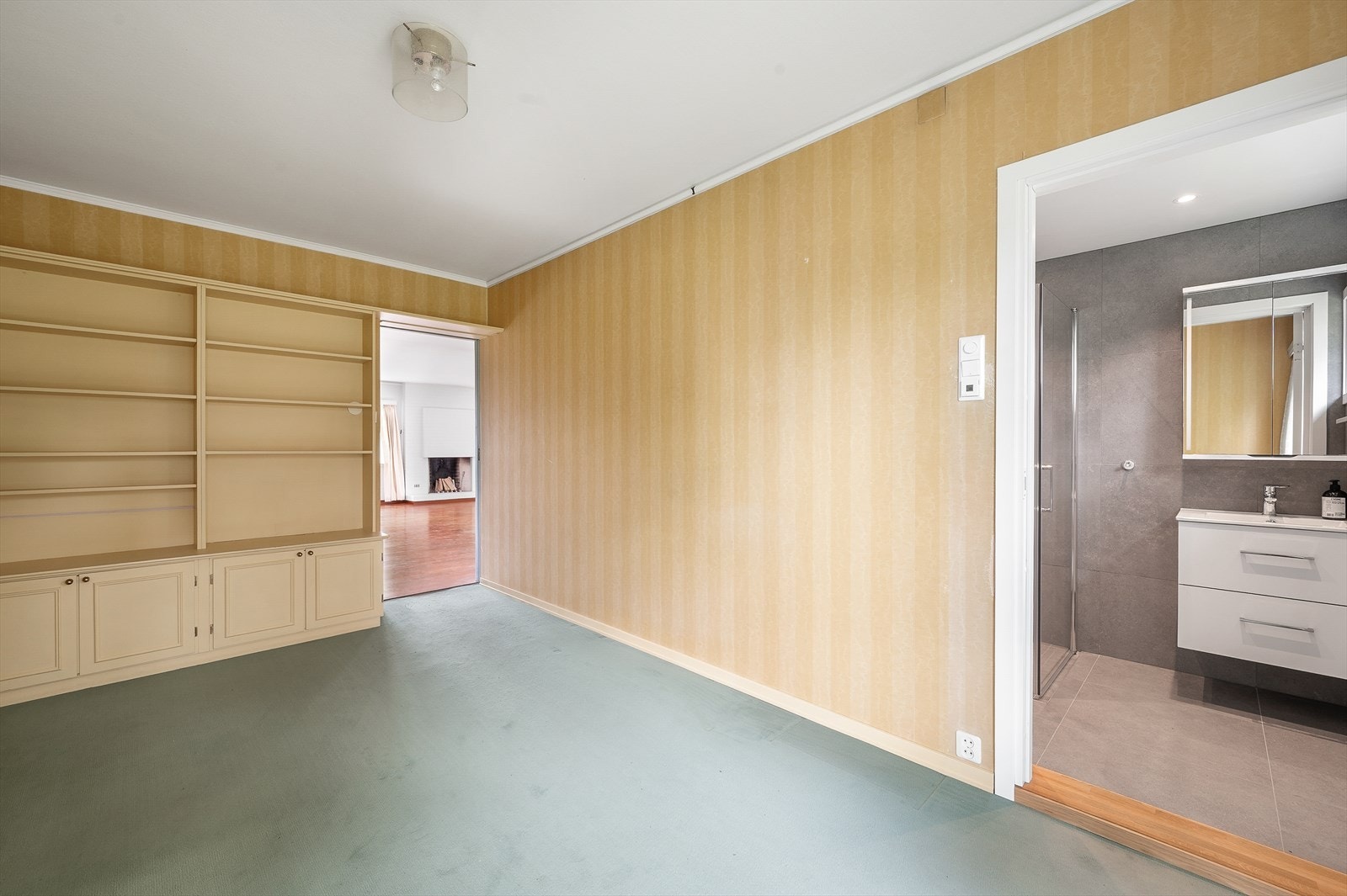 Opprinnelig hadde boligen fire soverom, noe som kan være mulig å reetablere ved behov, eksempelvis for en større familie. Galleribilde