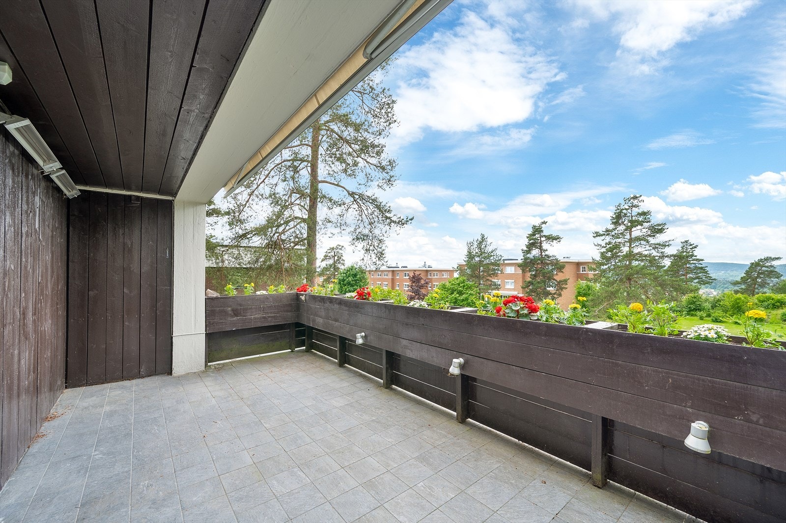 Utsikten mot vest kan by på spektakulære solnedganger og fantastiske himmelbilder. Galleribilde