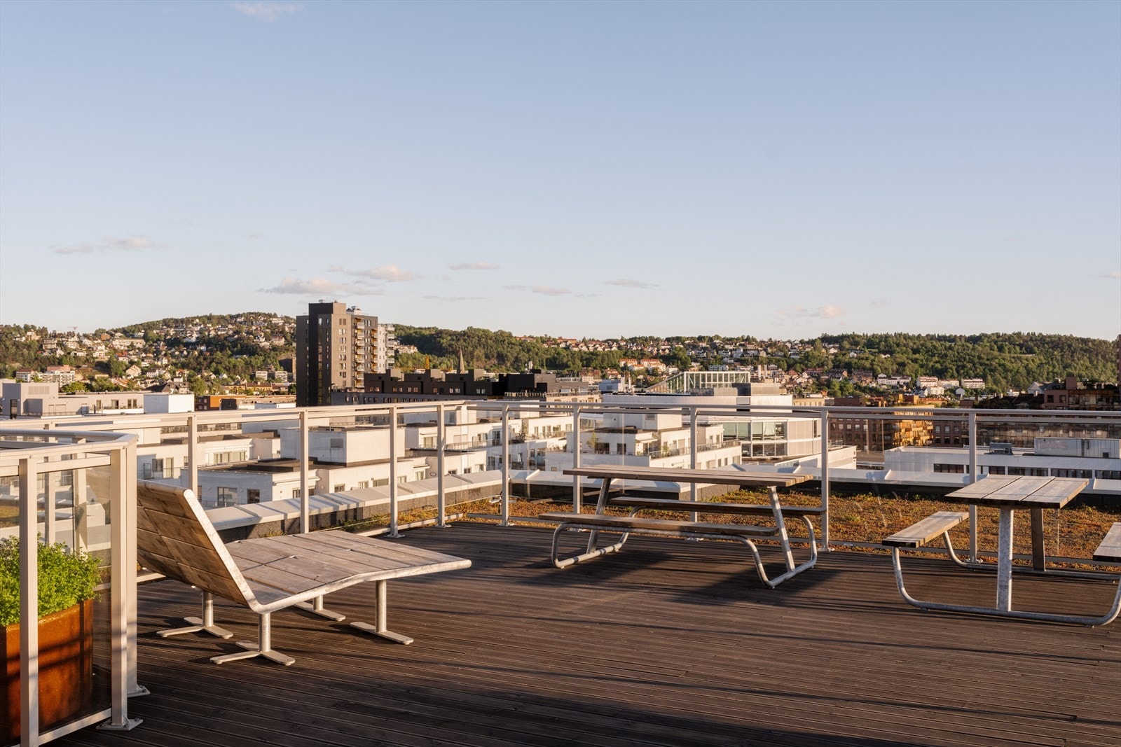 Heisadkomst opp til en herlig, felles takterrasse. Galleribilde