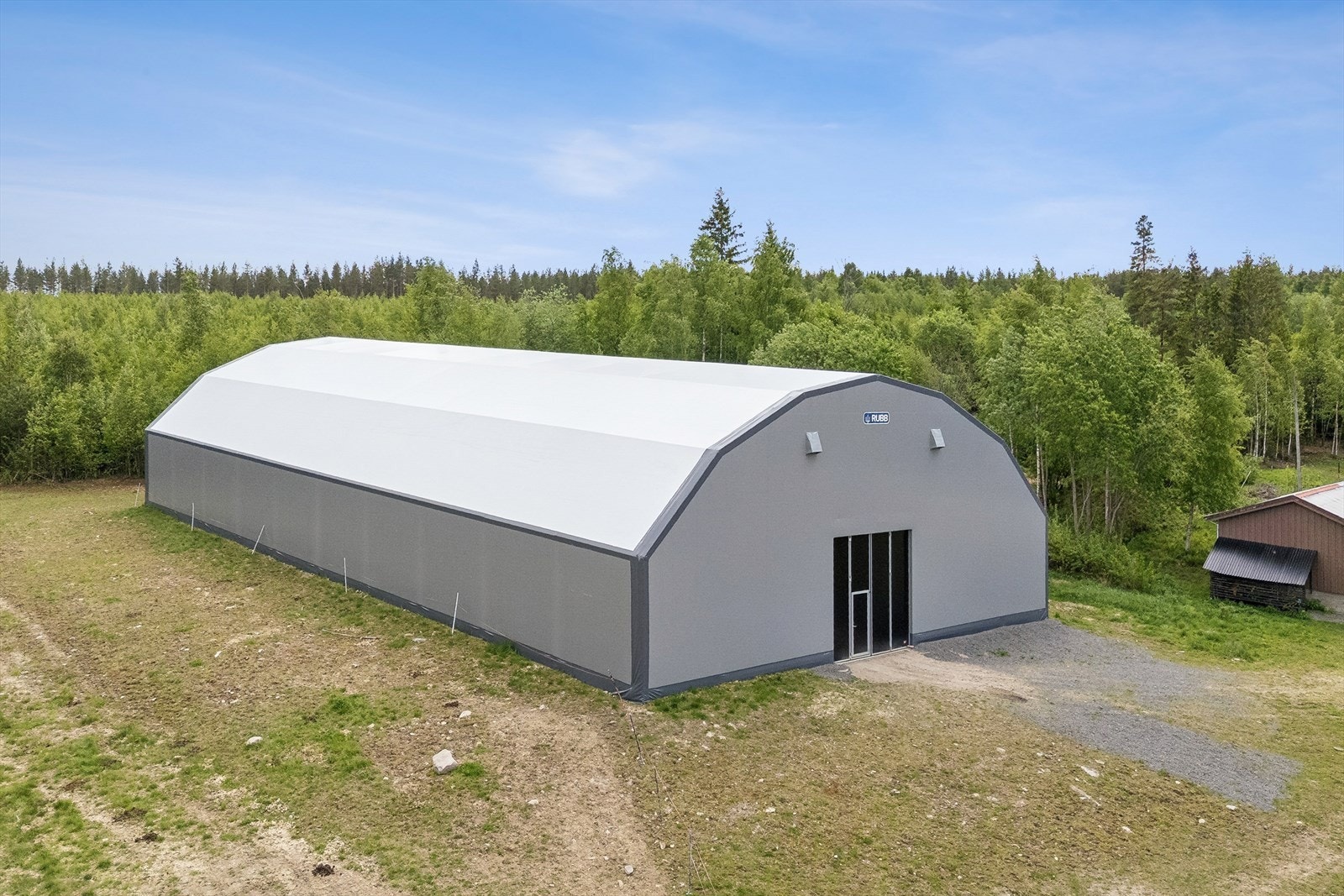 Ridehallen er oppført i 2024 og gir gode treningsforhold året rundt. Galleribilde