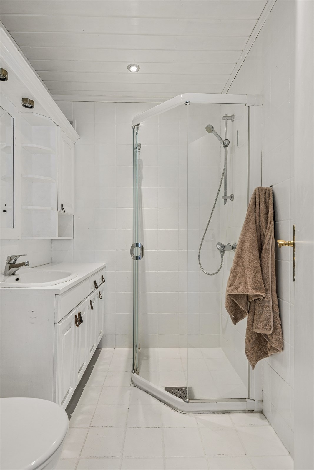 Rommet har downlights i himlingen. Galleribilde