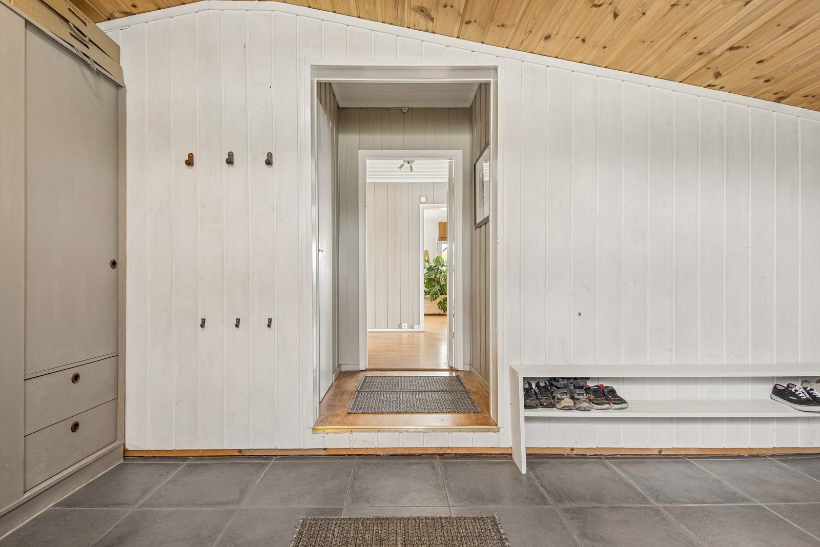 Plass til både yttertøy og sko. Galleribilde