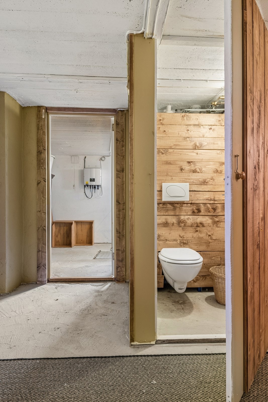Trivelig kjeller med kjellerstue, flere bruksmuligheter og eget toalettrom. Galleribilde
