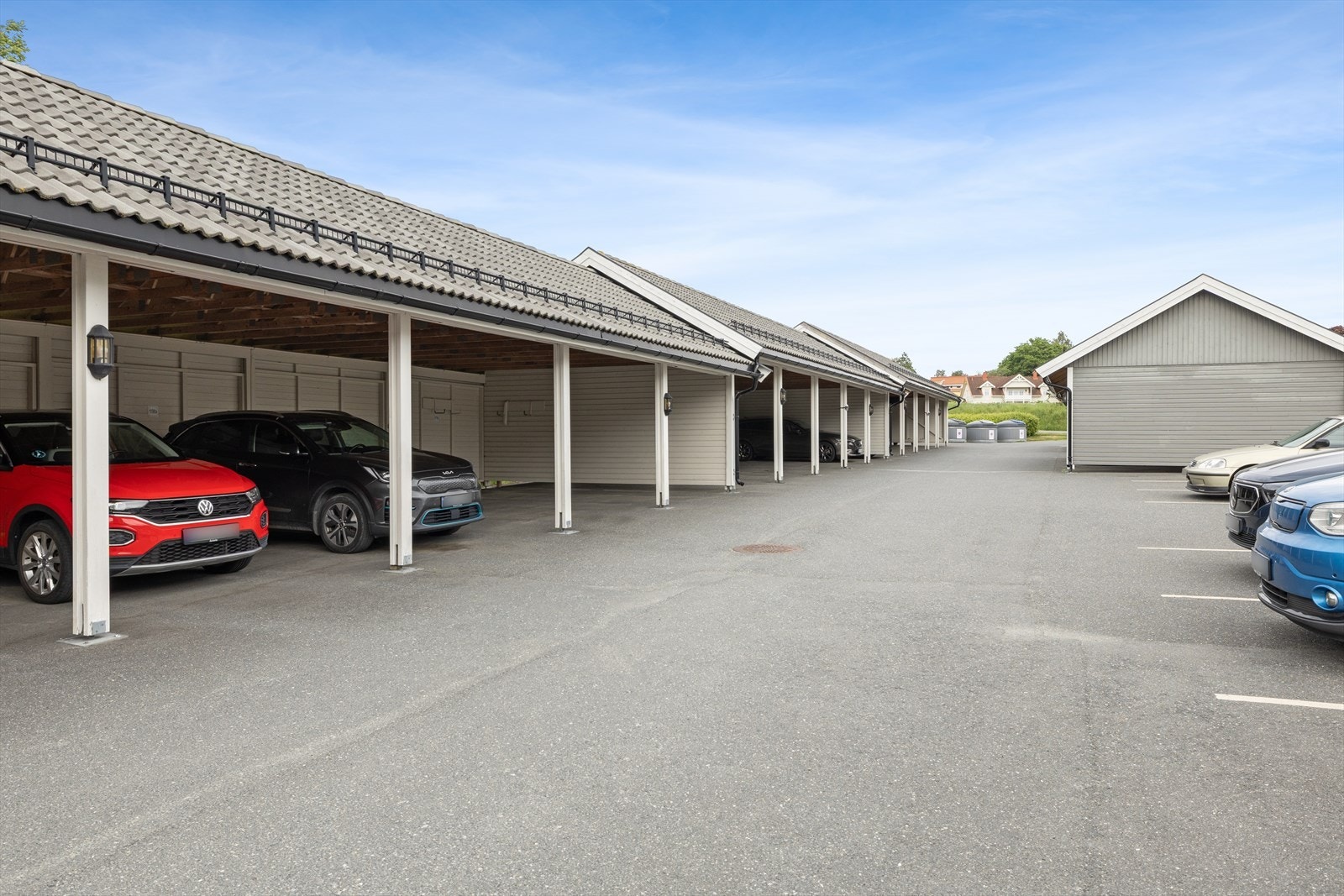 Leiligheten disponerer carport. Galleribilde