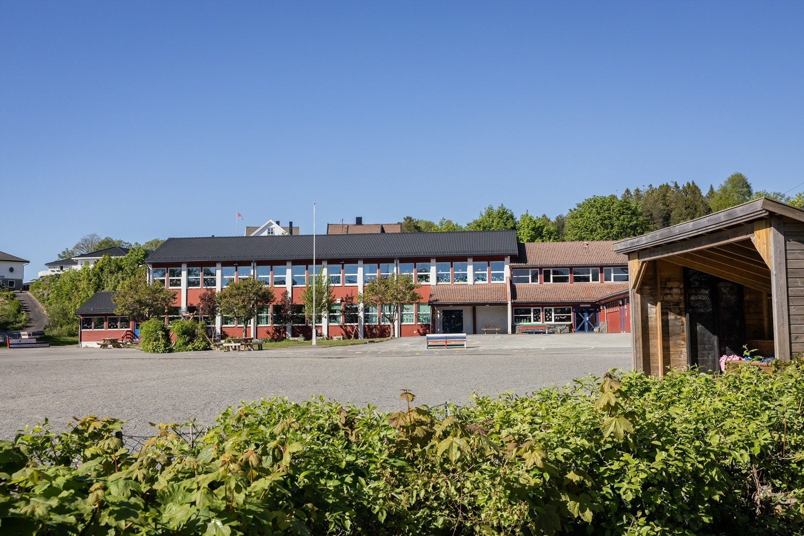 Follese barneskole ligger i kort gangavstand fra boligen. Flere barnehager i kort avstand fra boligen. Galleribilde