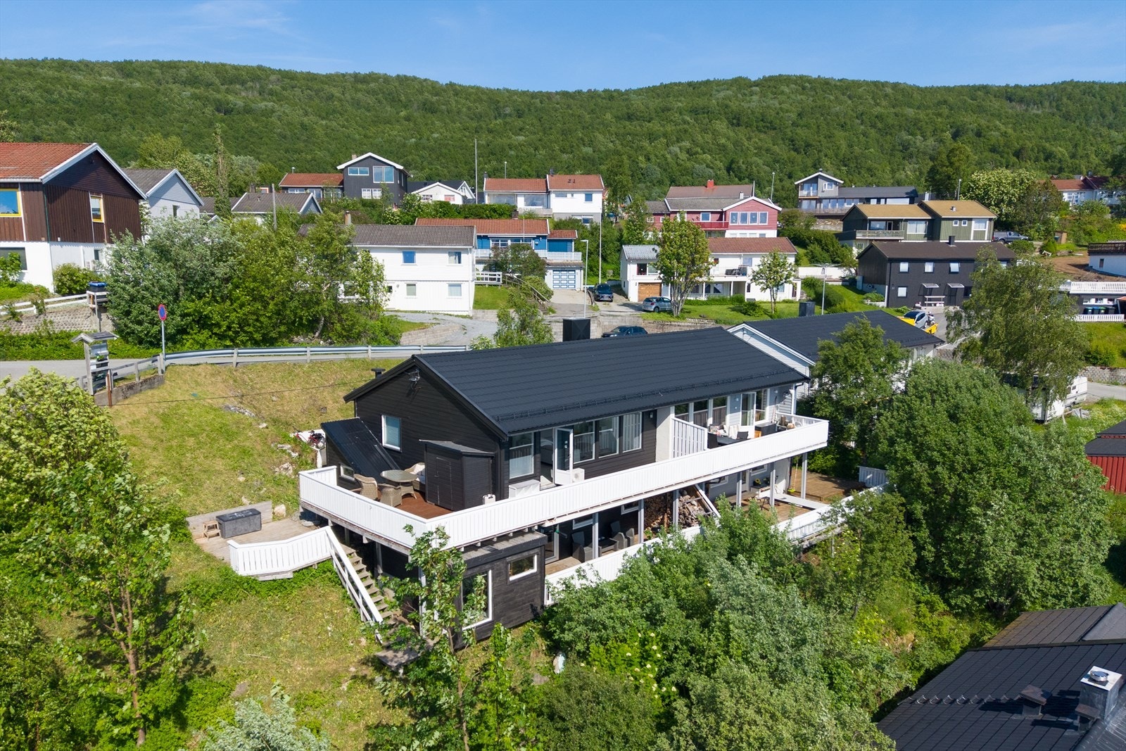 Flott beliggenhet på Øvre Hunstadmoen i et veletablert bo område. Galleribilde