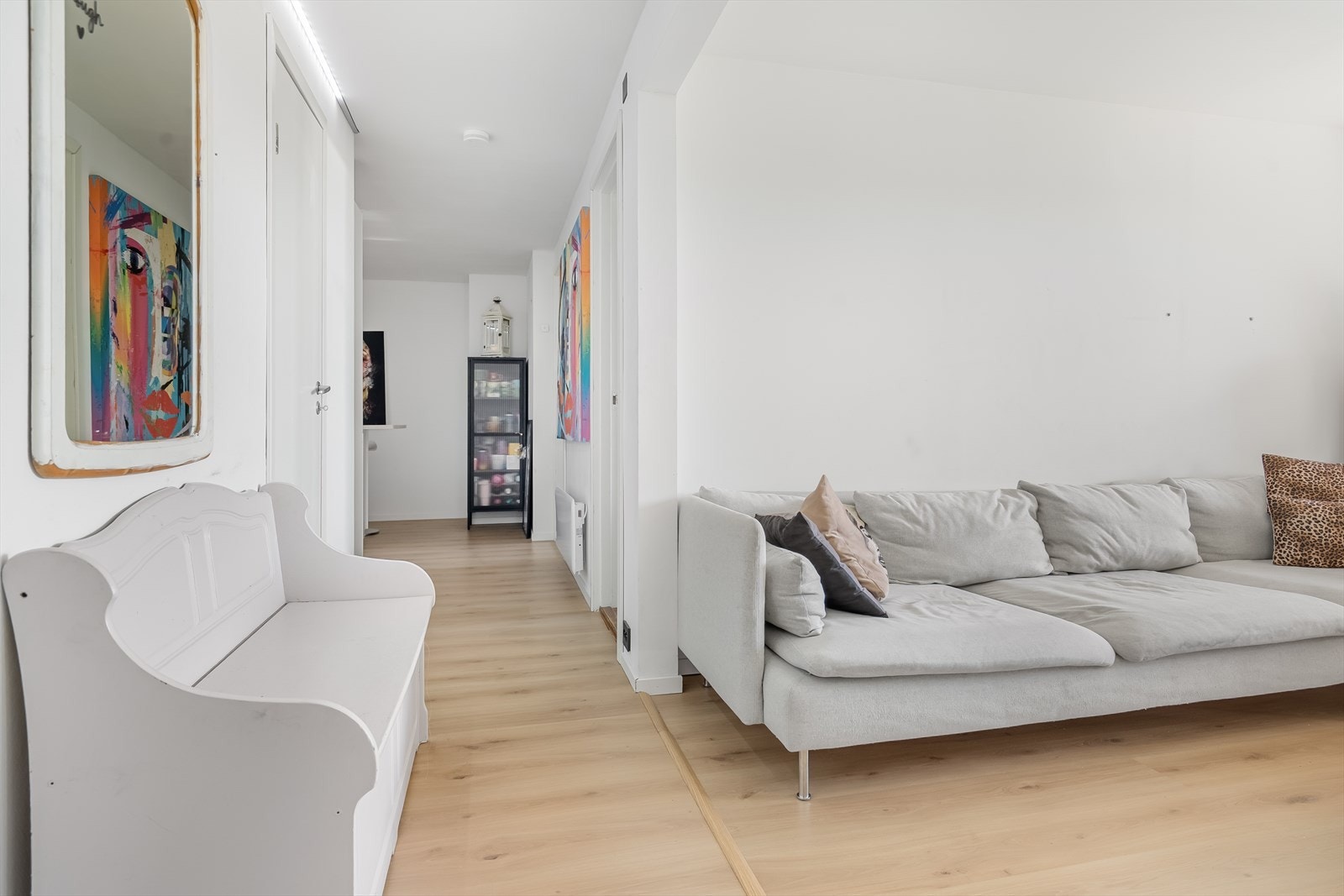 Stue/gang mot kjøkkenet. Galleribilde