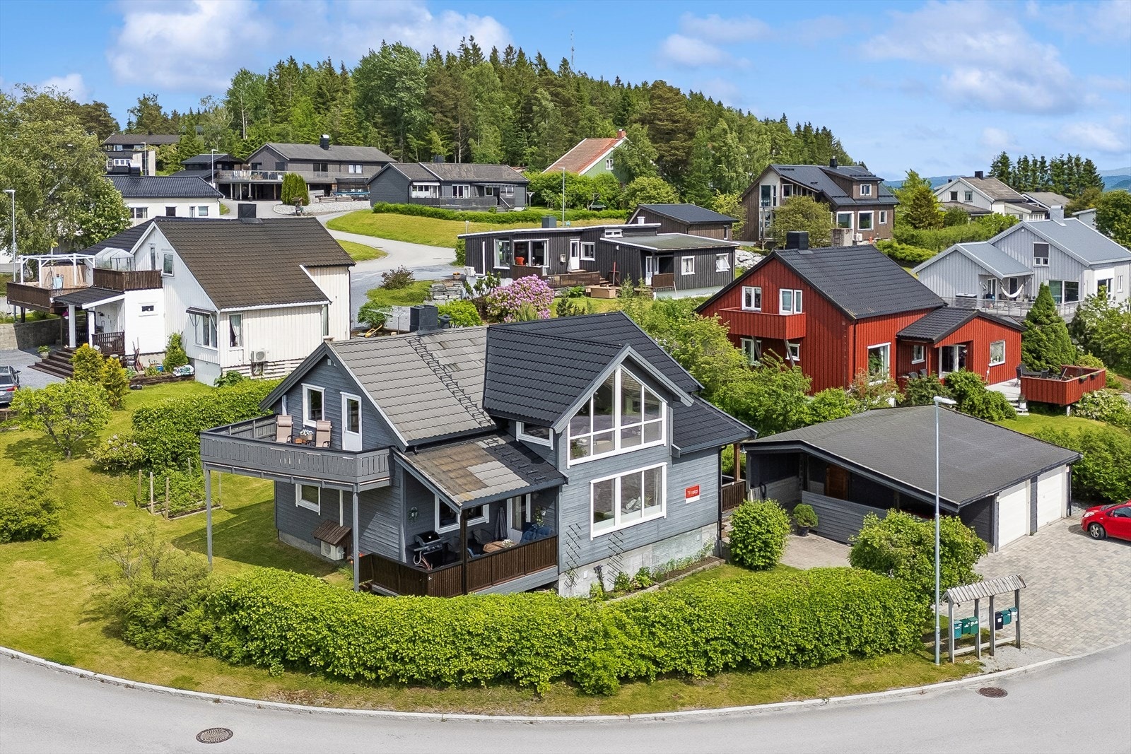 Her bor man i et veletablert boligområde med trygg skolevei ned til Egge barne- og ungdomsskole Galleribilde