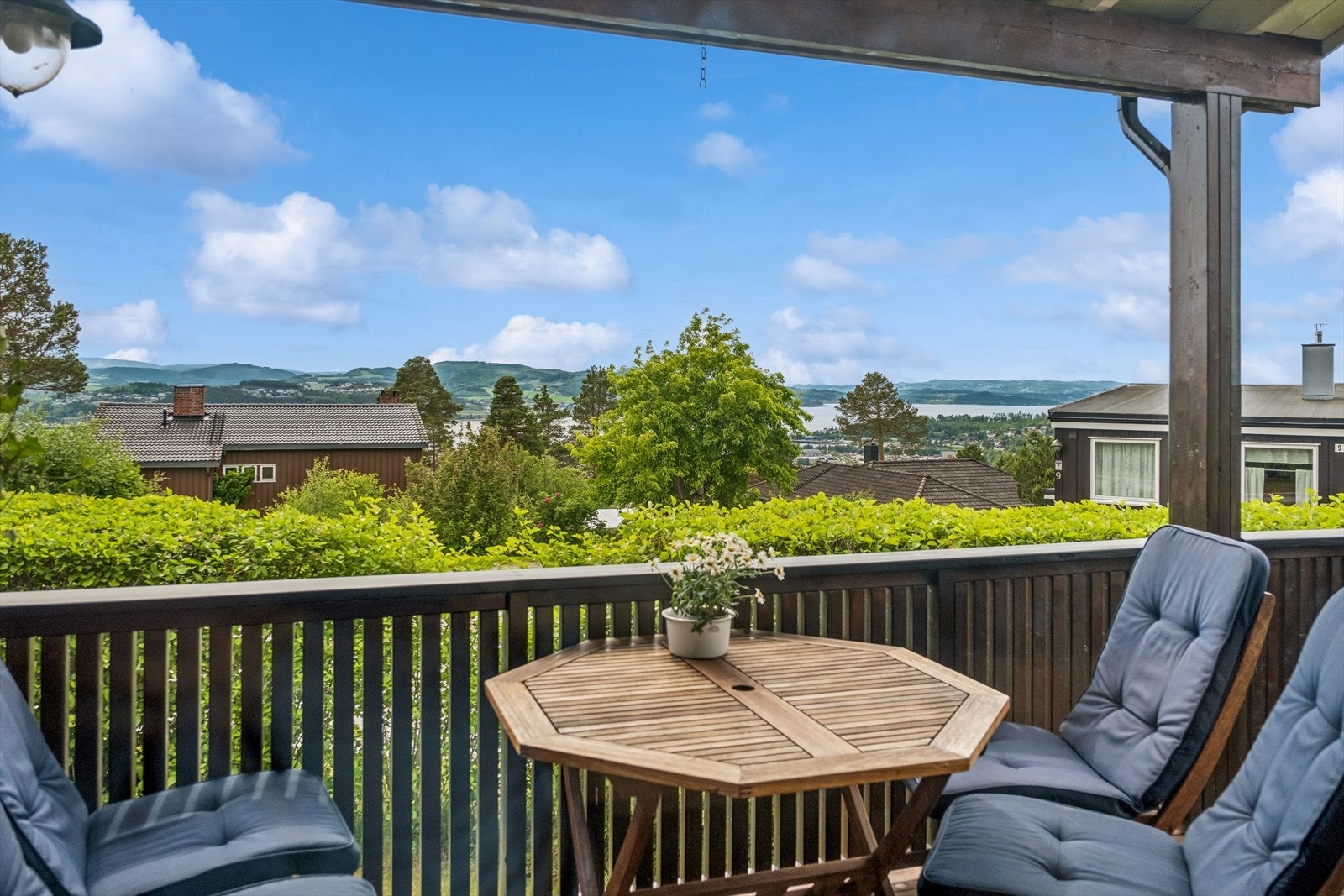 Verandaen i 1. etasje er overbygd Galleribilde