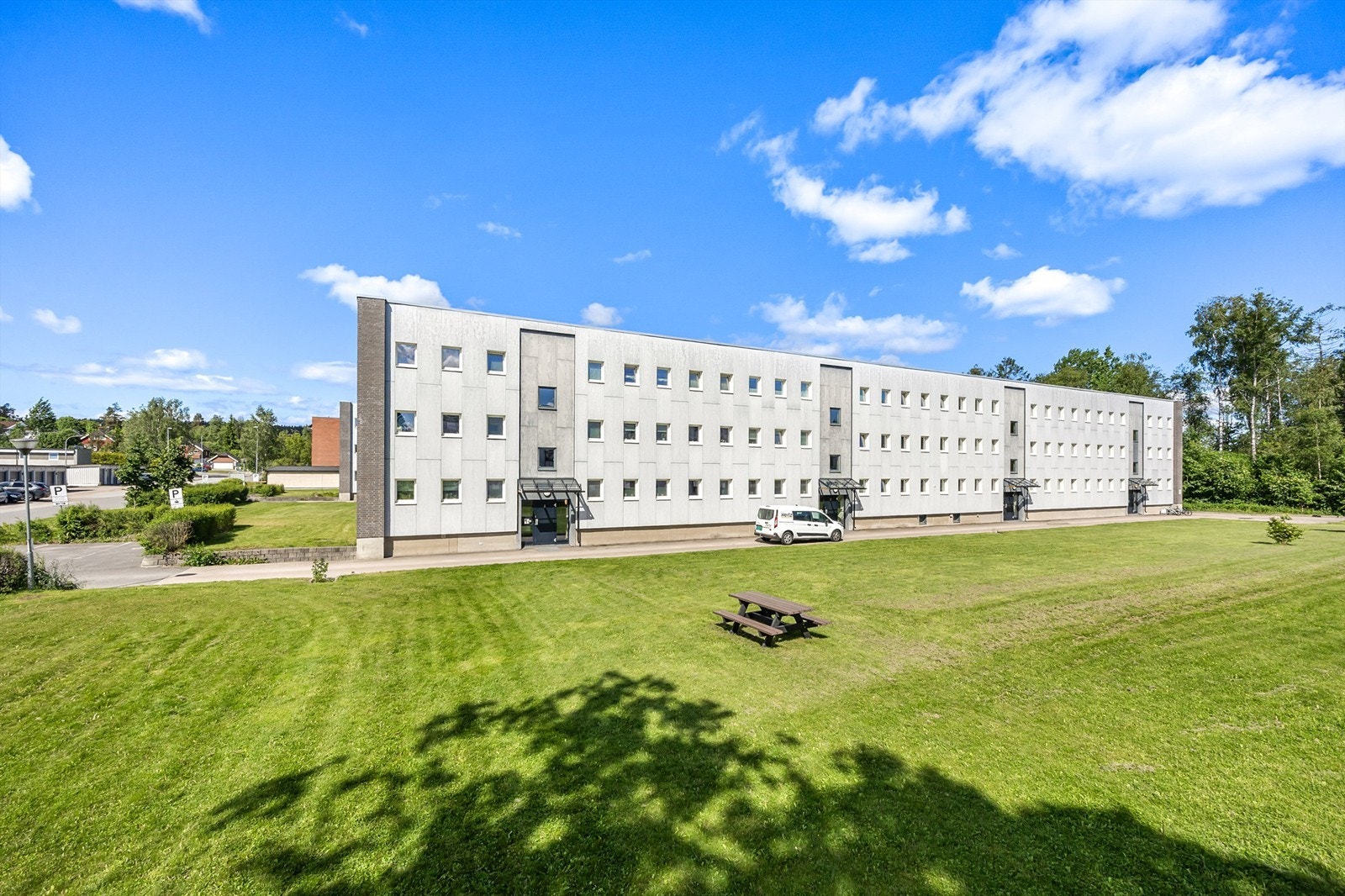 Myhrerenga borettslag består av 168 boliger og er tilknyttet USBL. Galleribilde