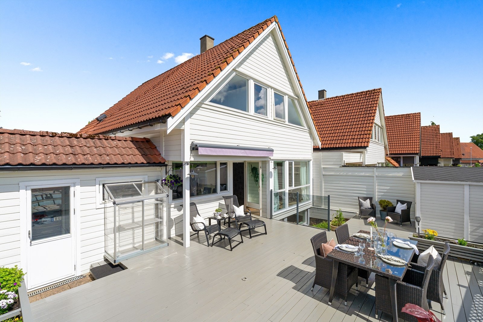 Gjennomgang til terrassen fra garasje Galleribilde
