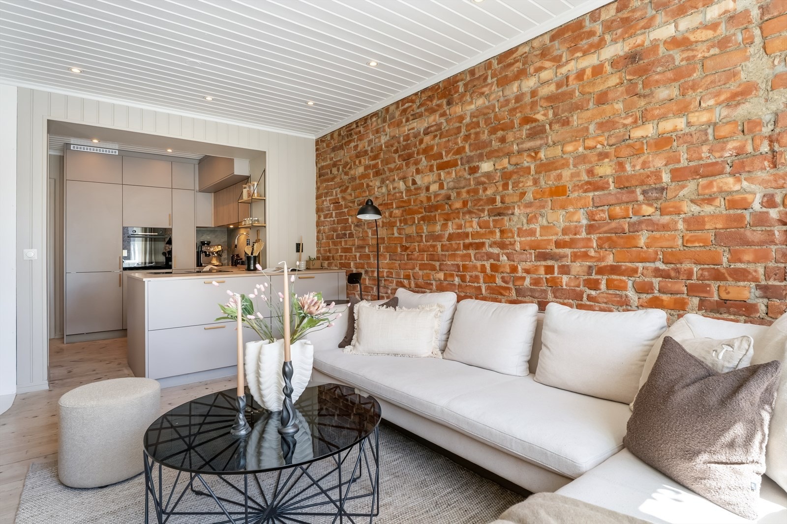 Her er det godt med lagringsplass i kjellerbod (8 m²) og innvendig kott. Galleribilde