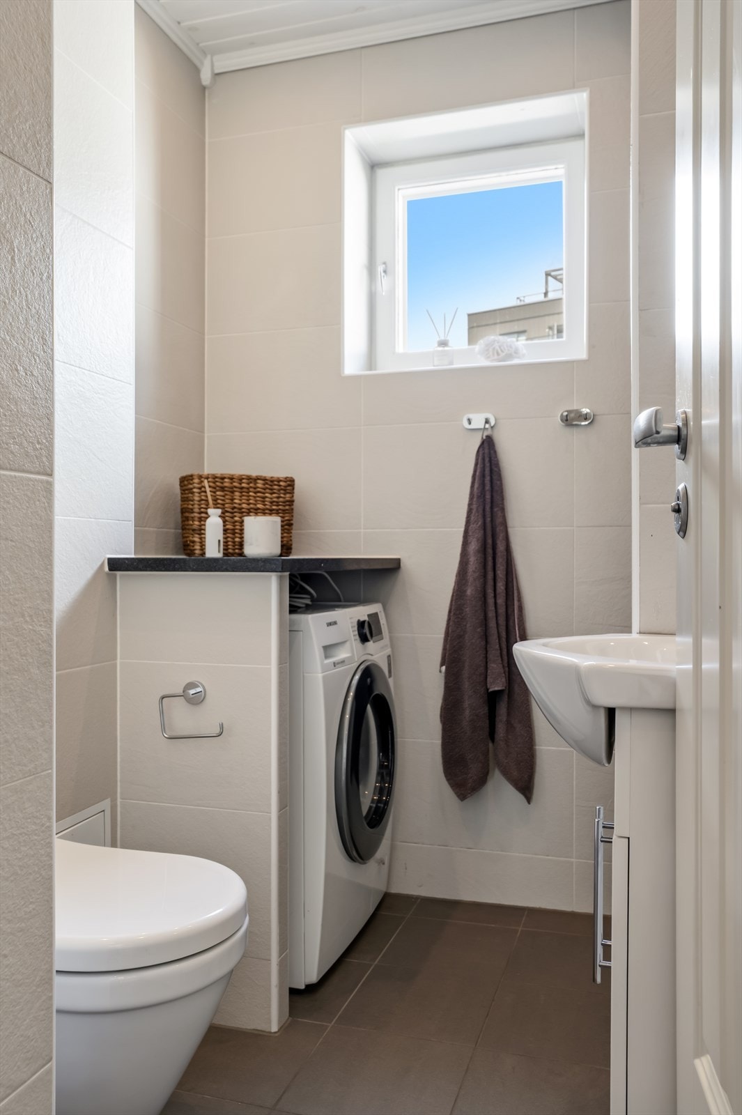 Her er det behagelig gulvvarme. Badet har standard fra 2012. Galleribilde