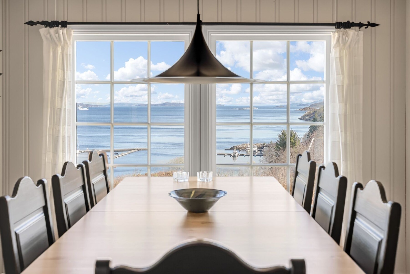 Her kan man invitere venner eller samle hele familien rundt bordet Galleribilde
