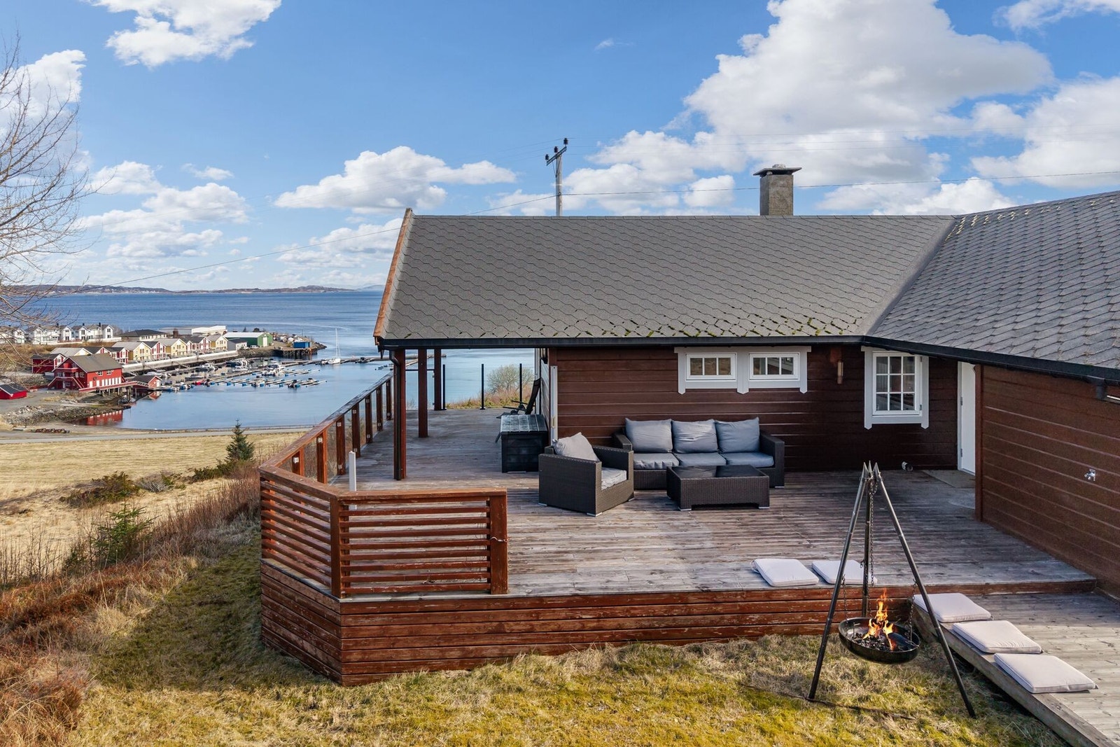 Flott hytte med pent opparbeidet uteområde Galleribilde