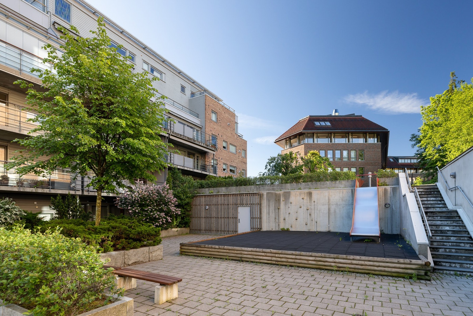 Fra leiligheten har du gangavstand til spisesteder, treningssenter, kollektivtransport og flotte turmuligheter. Galleribilde