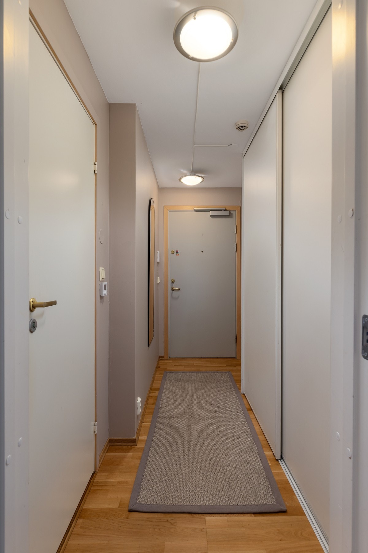 Leiligheten disponerer egen garasjeplass samt en praktisk kjellerbod på ca. 5 m². Galleribilde