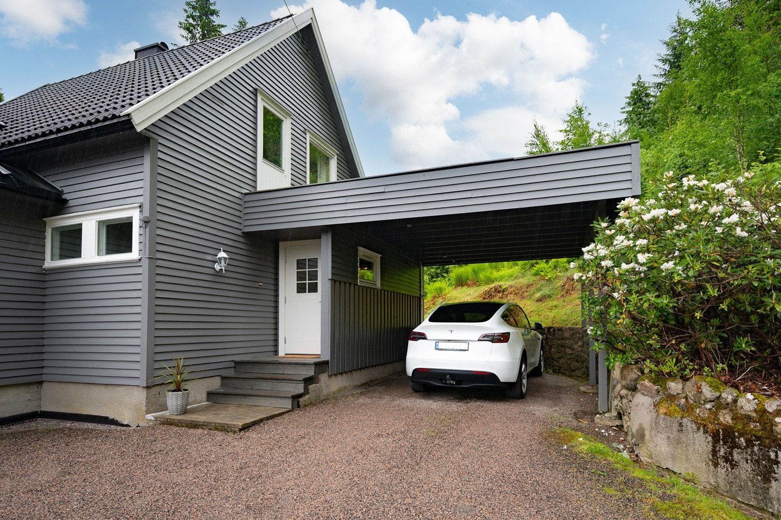 Carport i tilknytting til bolig Galleribilde