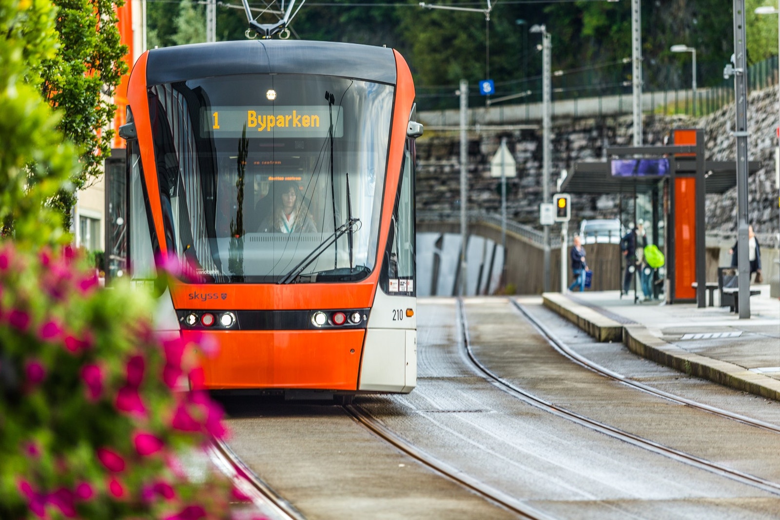 - Ved Nesttun sentrum er det også godt med kollektiv som buss og bybanen - Galleribilde