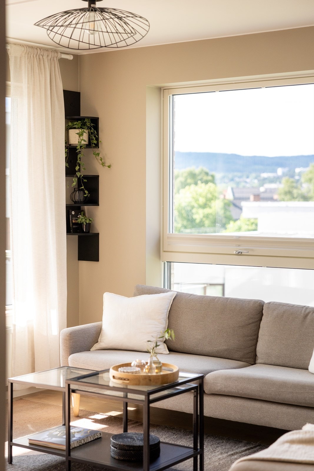 Varmtvann, fyring, TV og internett er inkludert i felleskostnadene. Galleribilde