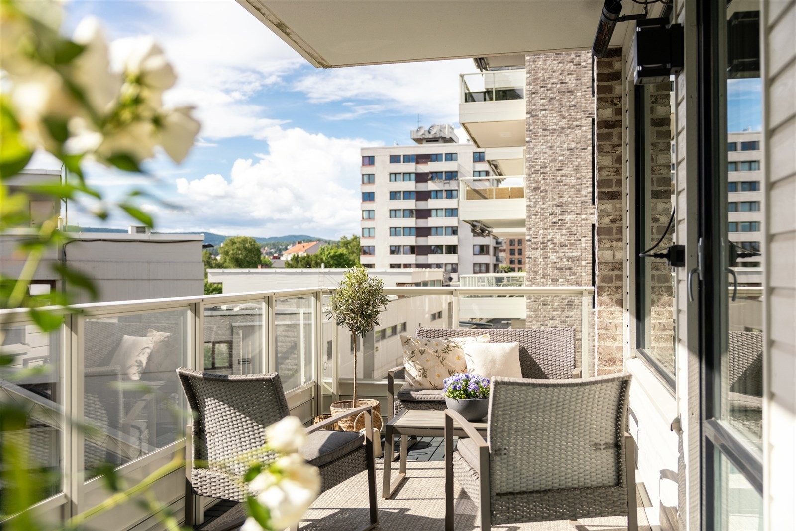 Leiligheten byr på en herlig vestvendt balkong på ca. 11 m² med gode solforhold. Galleribilde