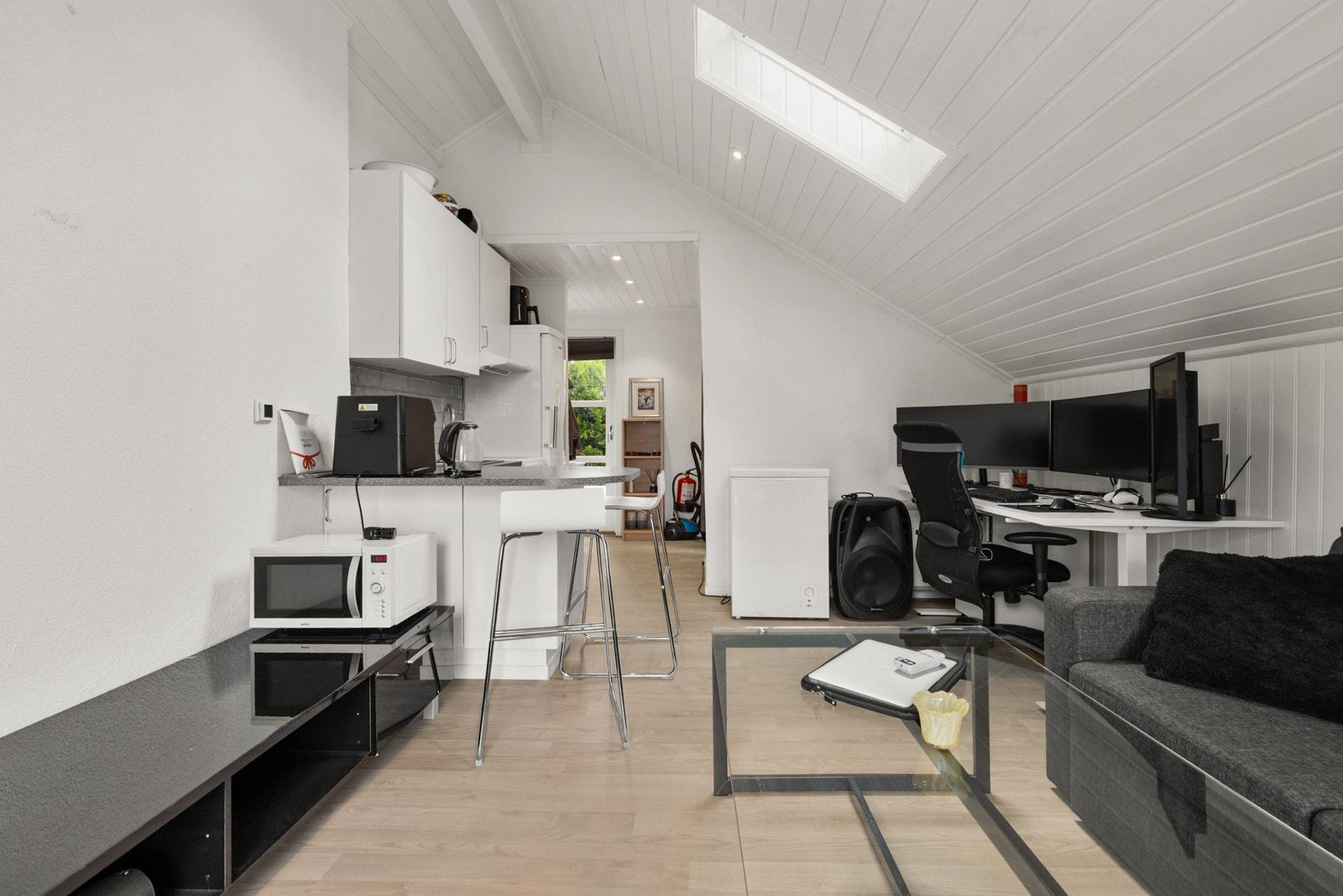 Malt panelhimling med downlights gir et moderne preg Galleribilde