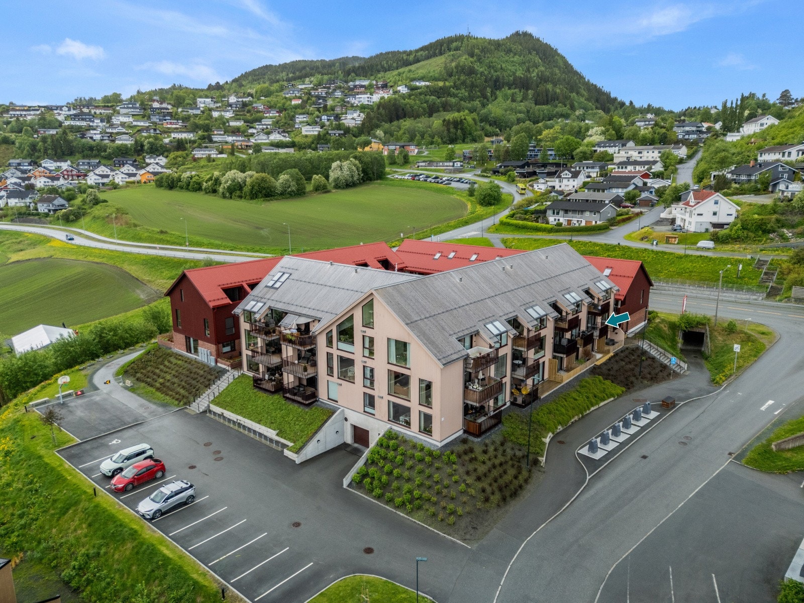 Fra Saksvik er det kort reisevei til både Trondheim sentrum og Værnes lufthavn. Galleribilde