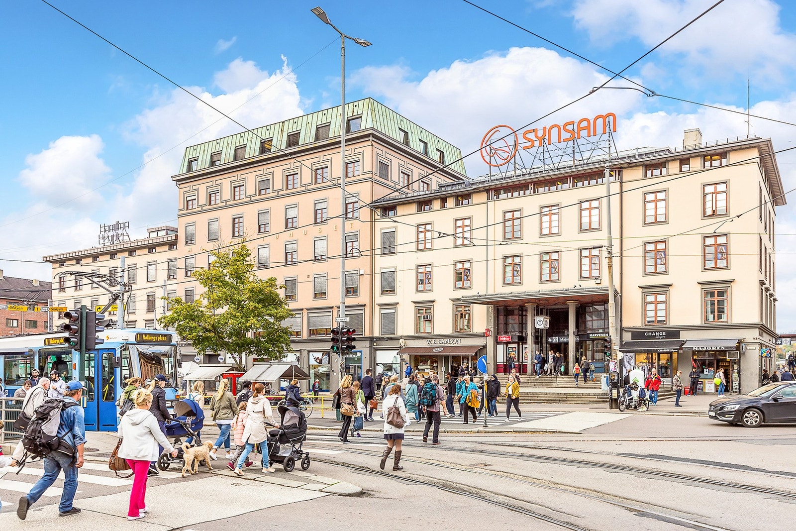 Majorstuen T-bane og Bogstadveien ligger i gangavstand med et bredt utvalg av butikker, restauranter og servicetilbud. Galleribilde