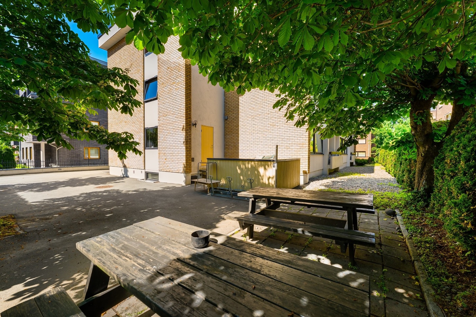 Beliggenheten er etterspurt, rett ved Vestkanttorget og Frognerparken. Boligen ligger stille, usjenert og godt skjermet fra trafikk. Galleribilde