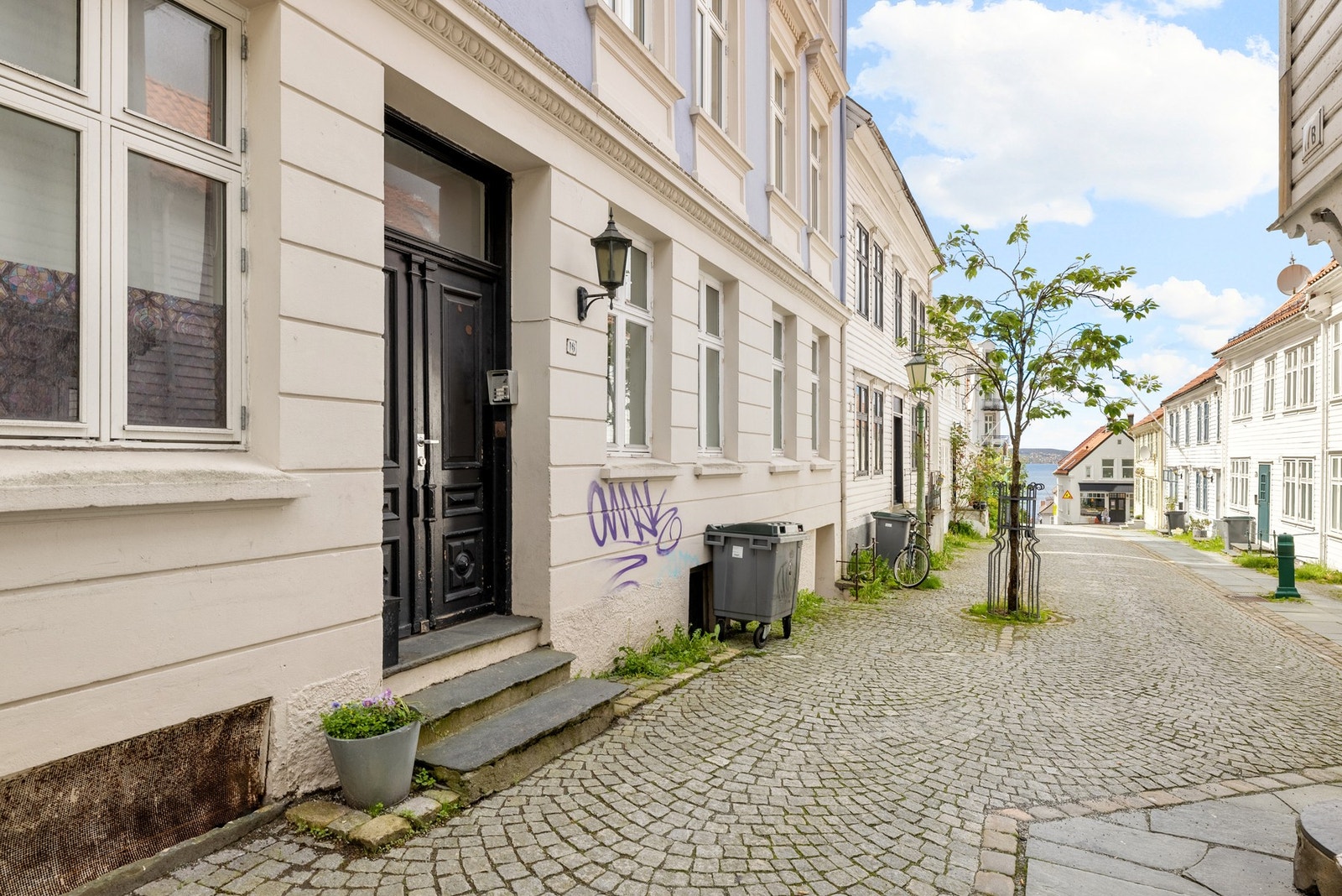 Skuteviksveien er kanskje én av Bergens koseligste gater, med både sentral og rolig beliggenhet. Galleribilde