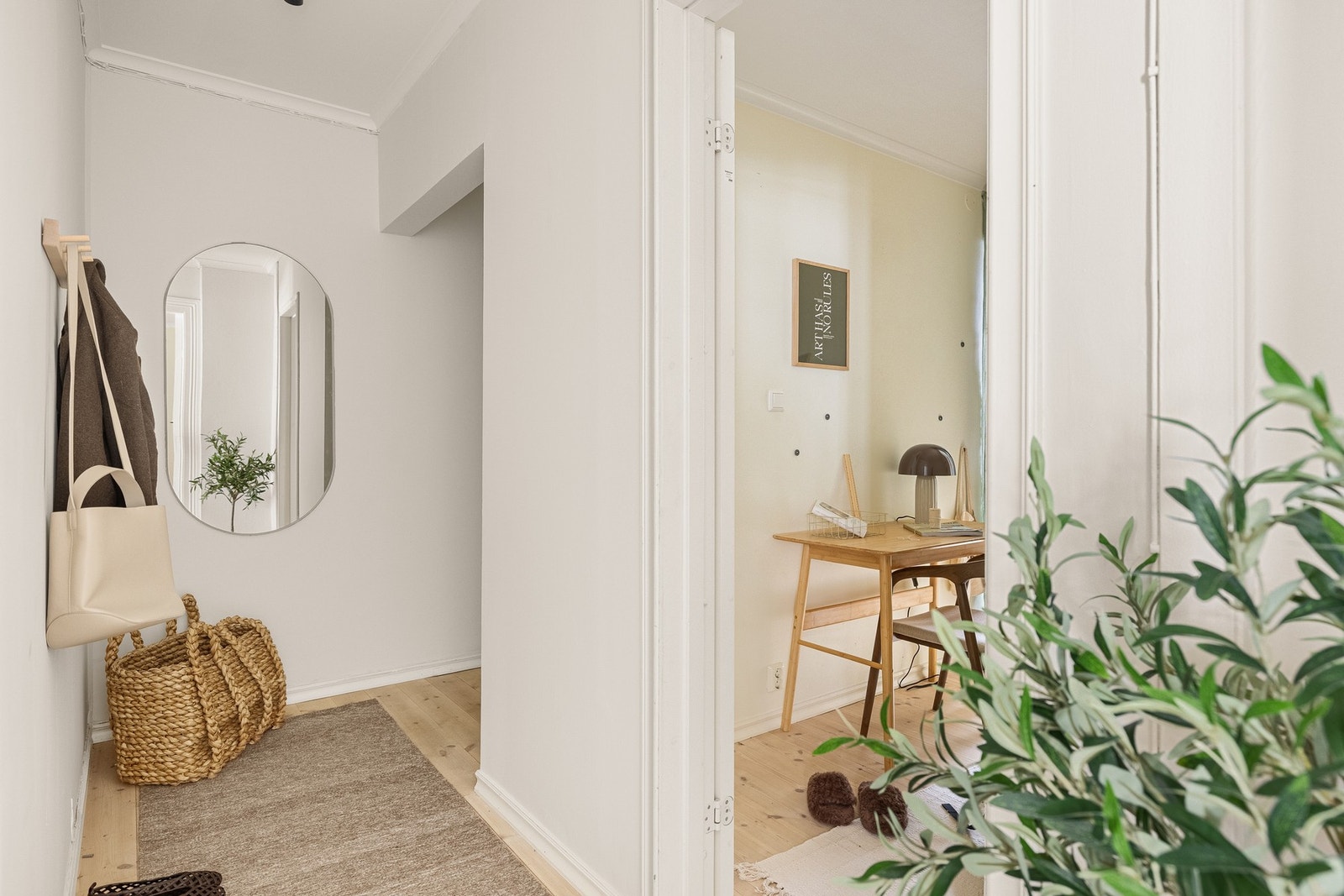 Leiligheten har et ekstra rom innredet som soverom - dette rommet er pdd. ikke godkjent for varig opphold. Galleribilde
