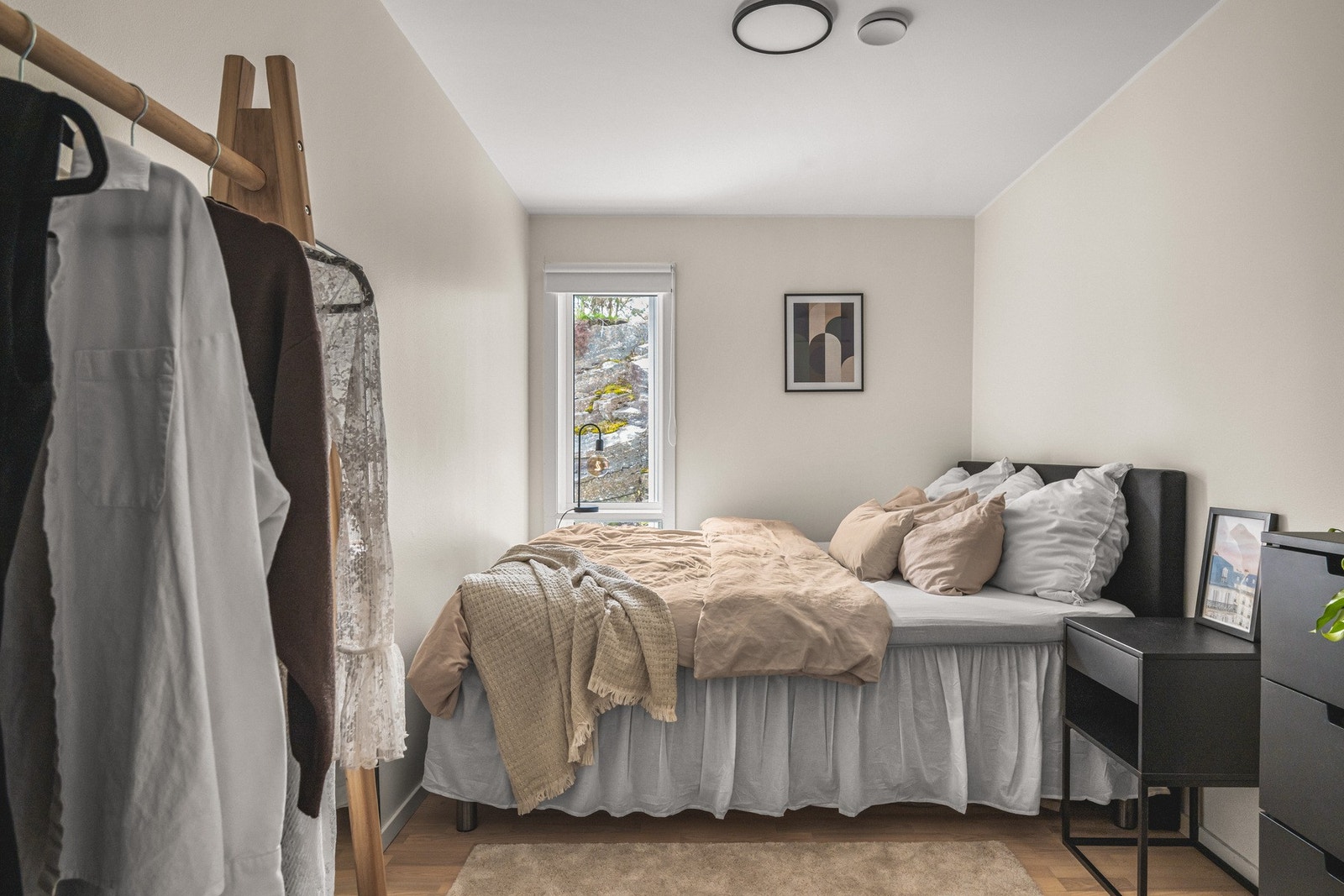 Det tredje soverommet i etasjen måler 7,5 m² og har et lyst og pent uttrykk. Galleribilde