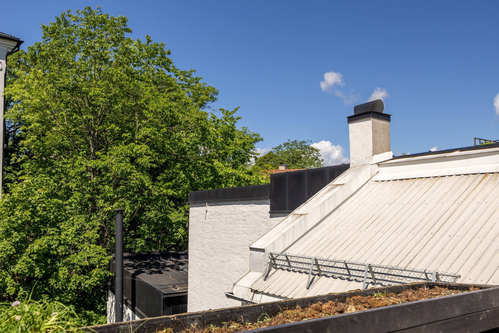 Takterrassen er vendt mot en rolig og skjermet bakgård. Galleribilde
