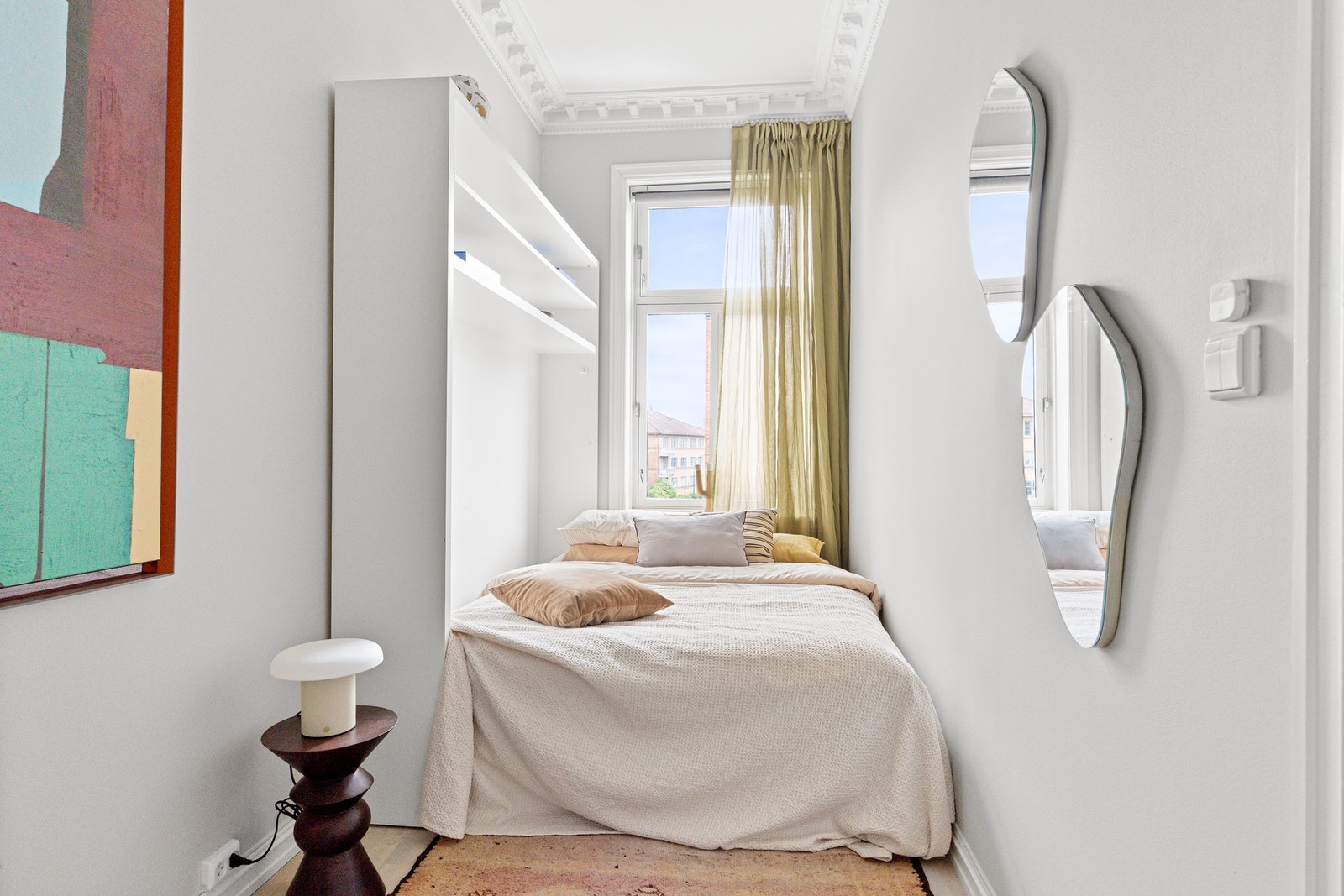 Soverom 2 har plass til dobbeltseng og garderobeskap. Galleribilde