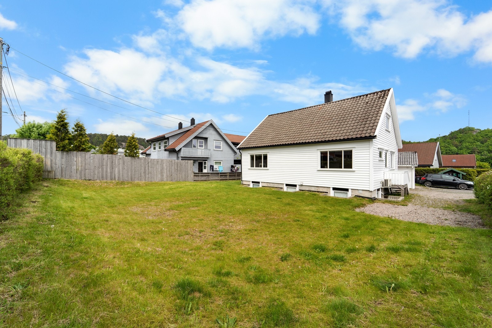 Romslig uteplass med masse muligheter! Galleribilde