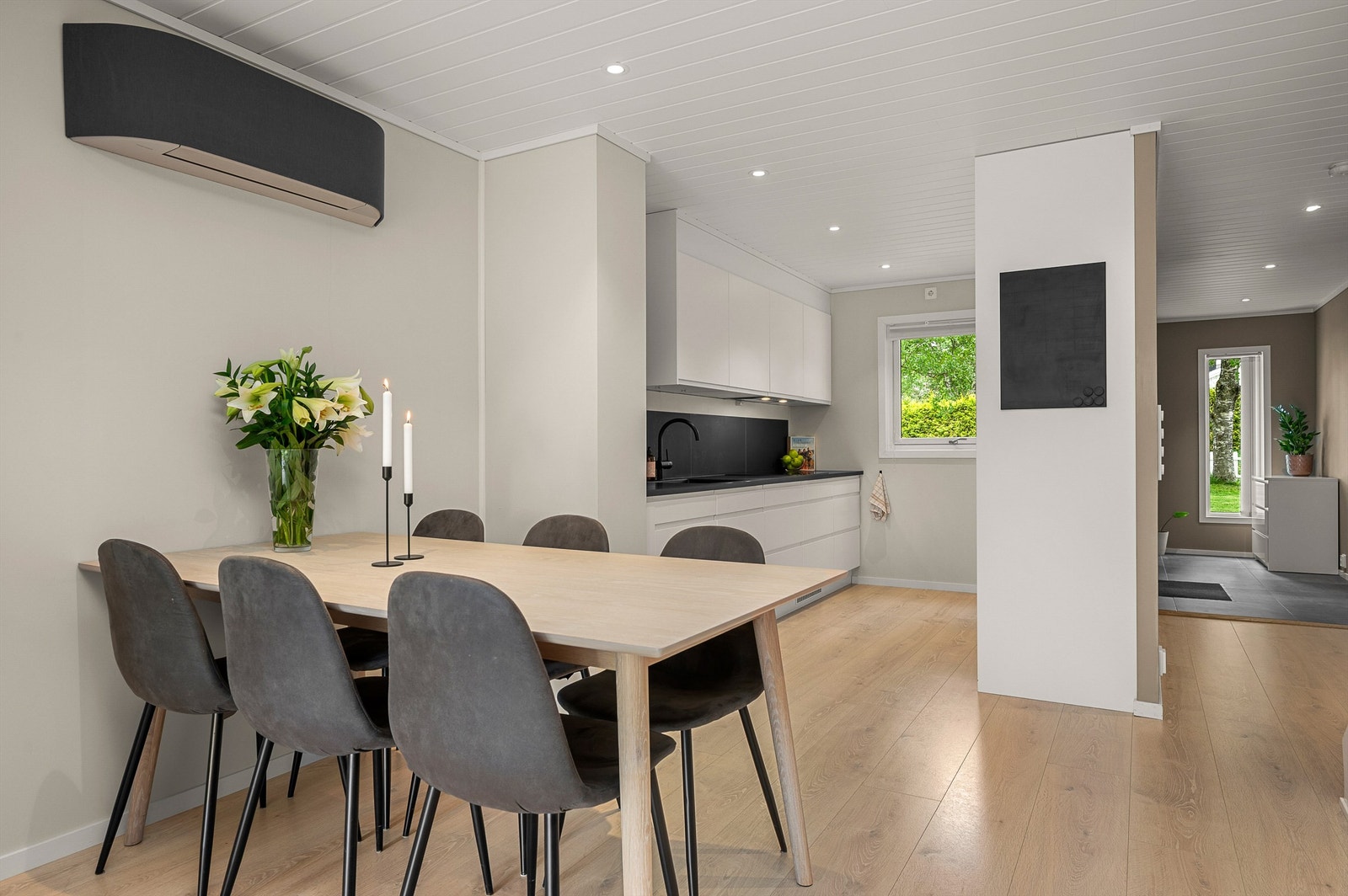 Her har man god plass til å samle familie og venner til hyggelige sammenkomster. Galleribilde