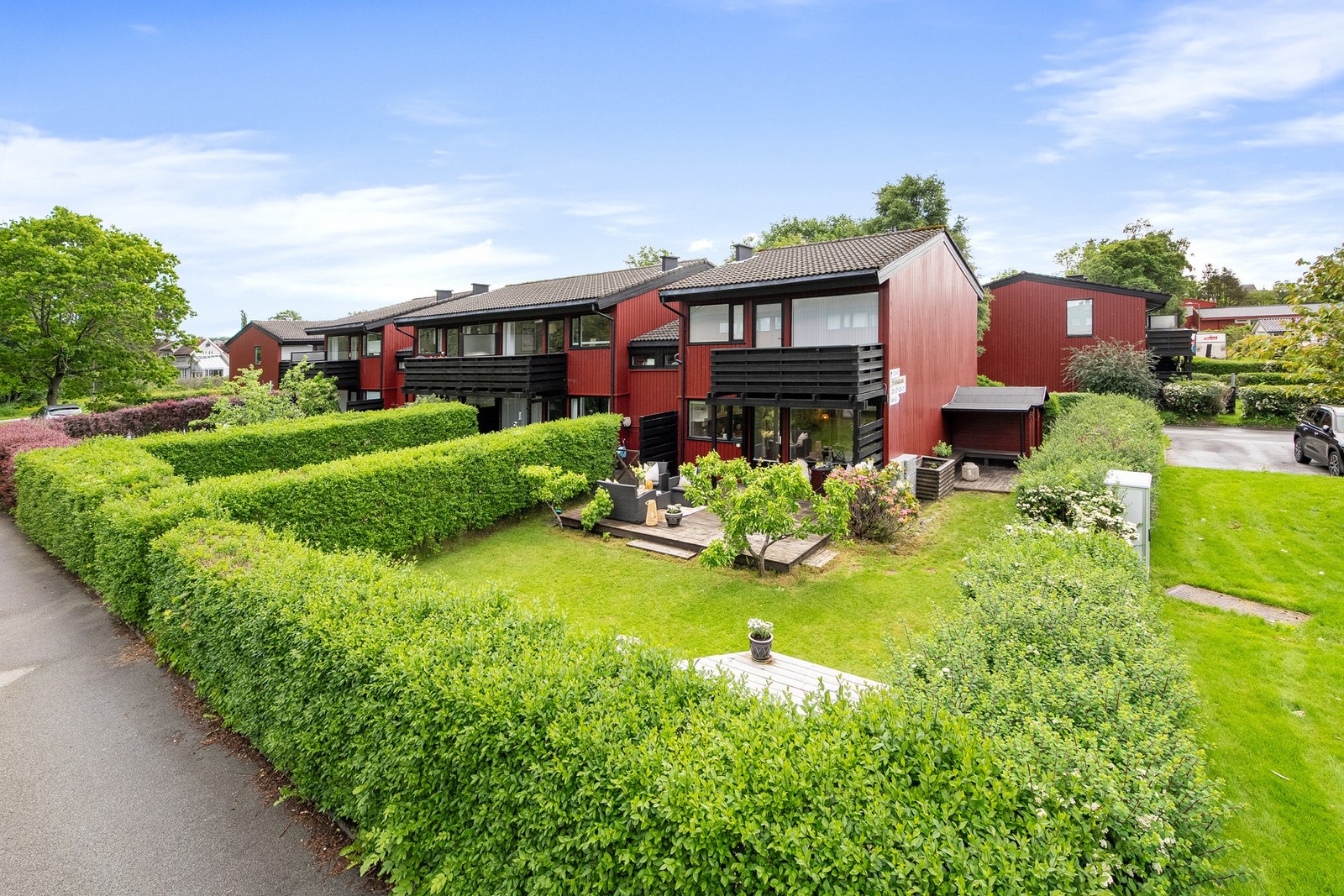 Hilde Olsen v/ EIE Eiendomsmegling har gleden av å presentere Stokkatunet 25! Foto: Arve Gravdal Galleribilde