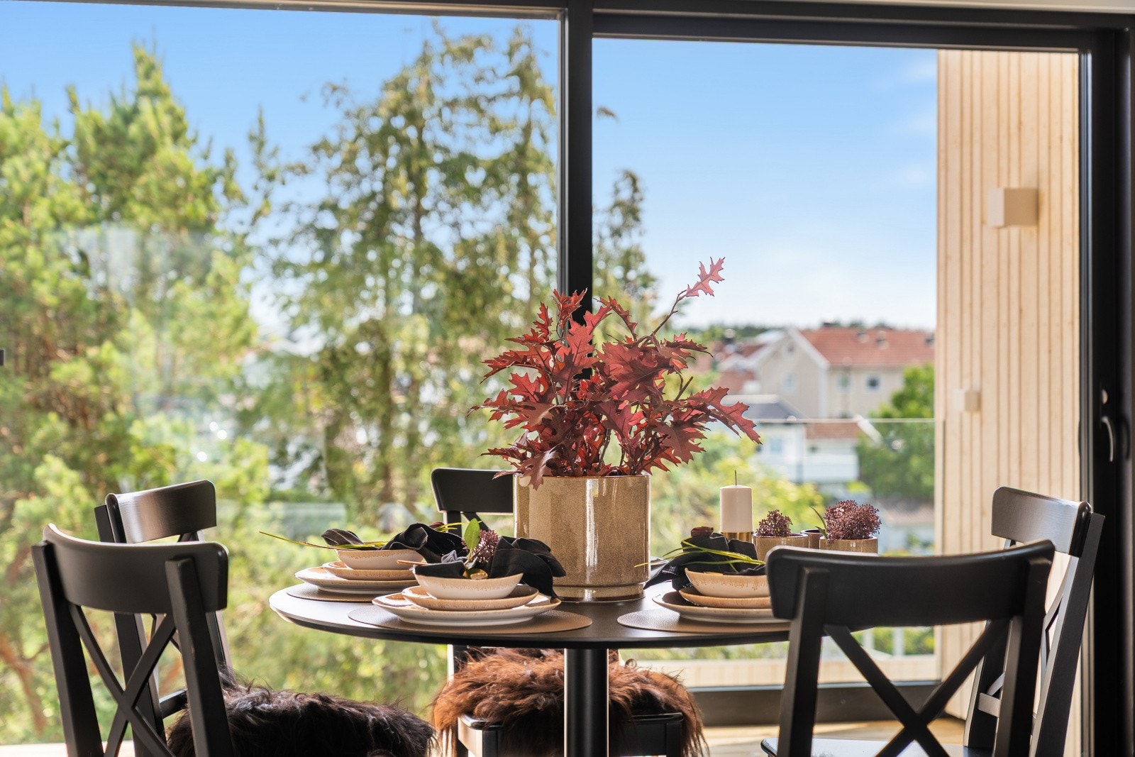 Stor skyvedør med utgang til terrasse Galleribilde