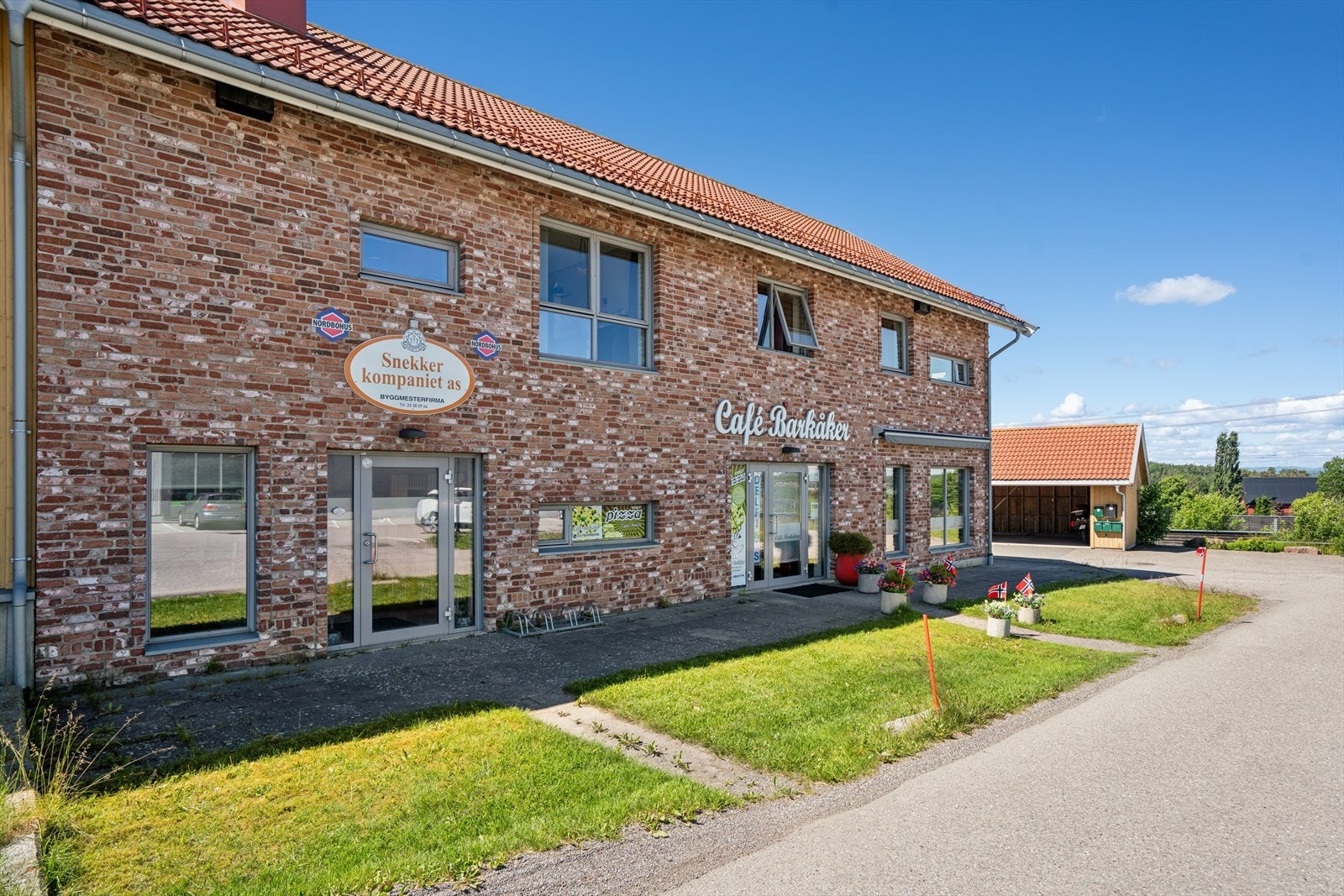 Med Café Barkåker og dagligvarebutikk i området ligger alt til rette for en enkel og praktisk hverdag. Galleribilde