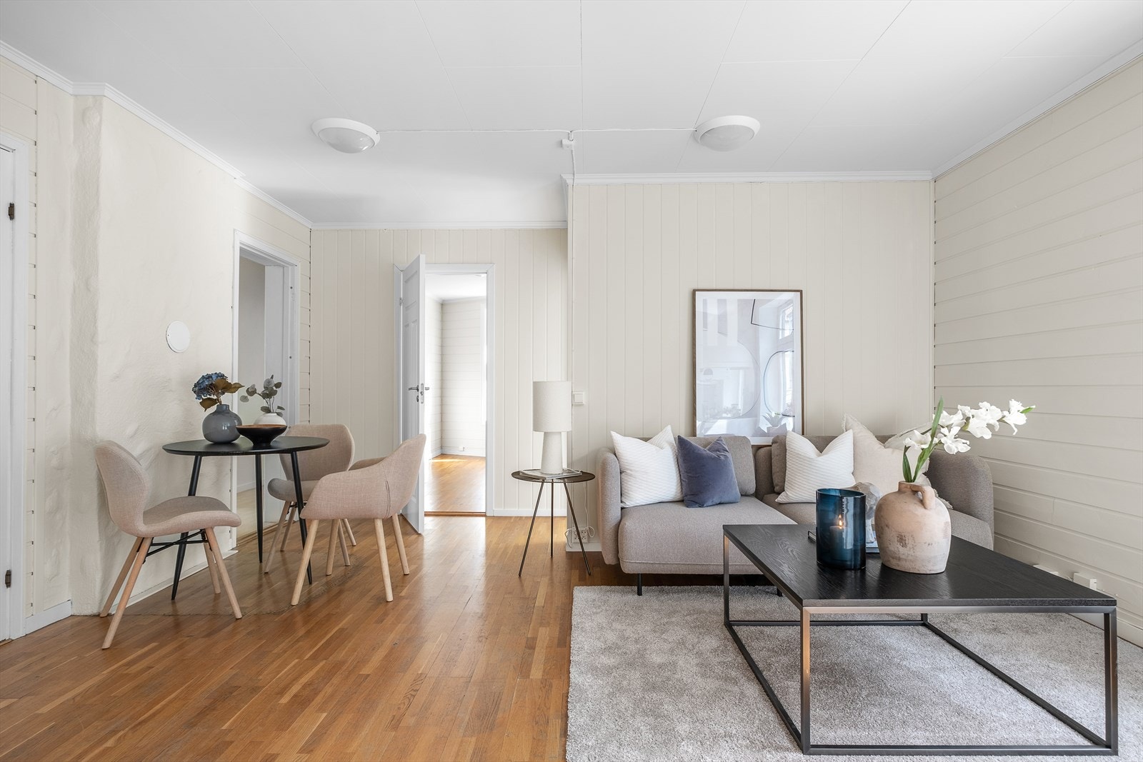 En flott og innholdsrik selveierleilighet midt i hjertet av Møllenberg. Store vinduer med herlig lysinnslipp og smart planløsning. Galleribilde