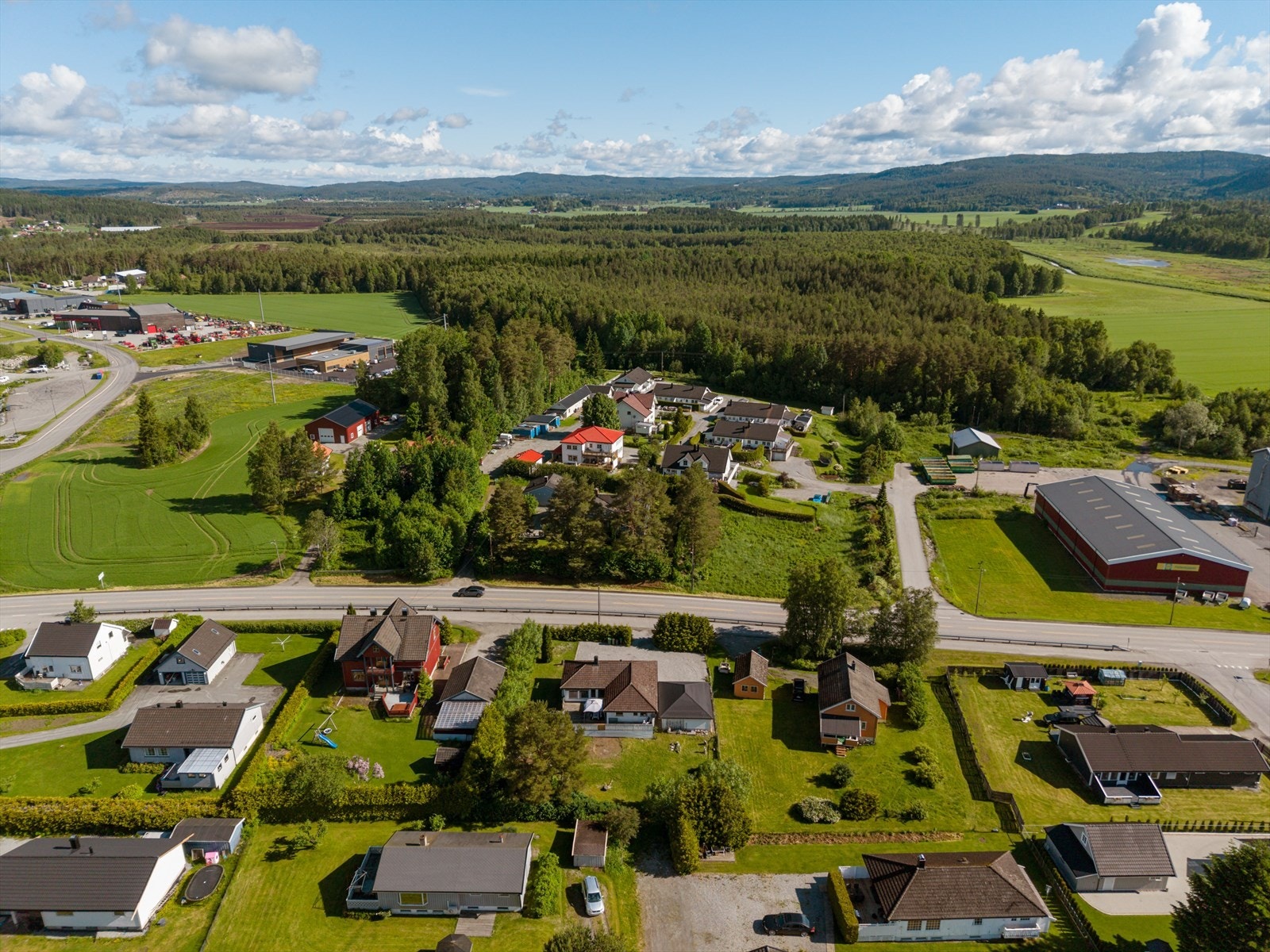Bjørkelangen tilbyr et familievennlig nærmiljø med flotte turområder, marka og gode fritidsmuligheter like i nærheten. Galleribilde
