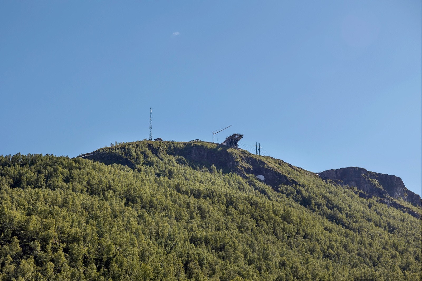 Kort vei til flotte turområder, lysløype og Fjelleheisen. Galleribilde
