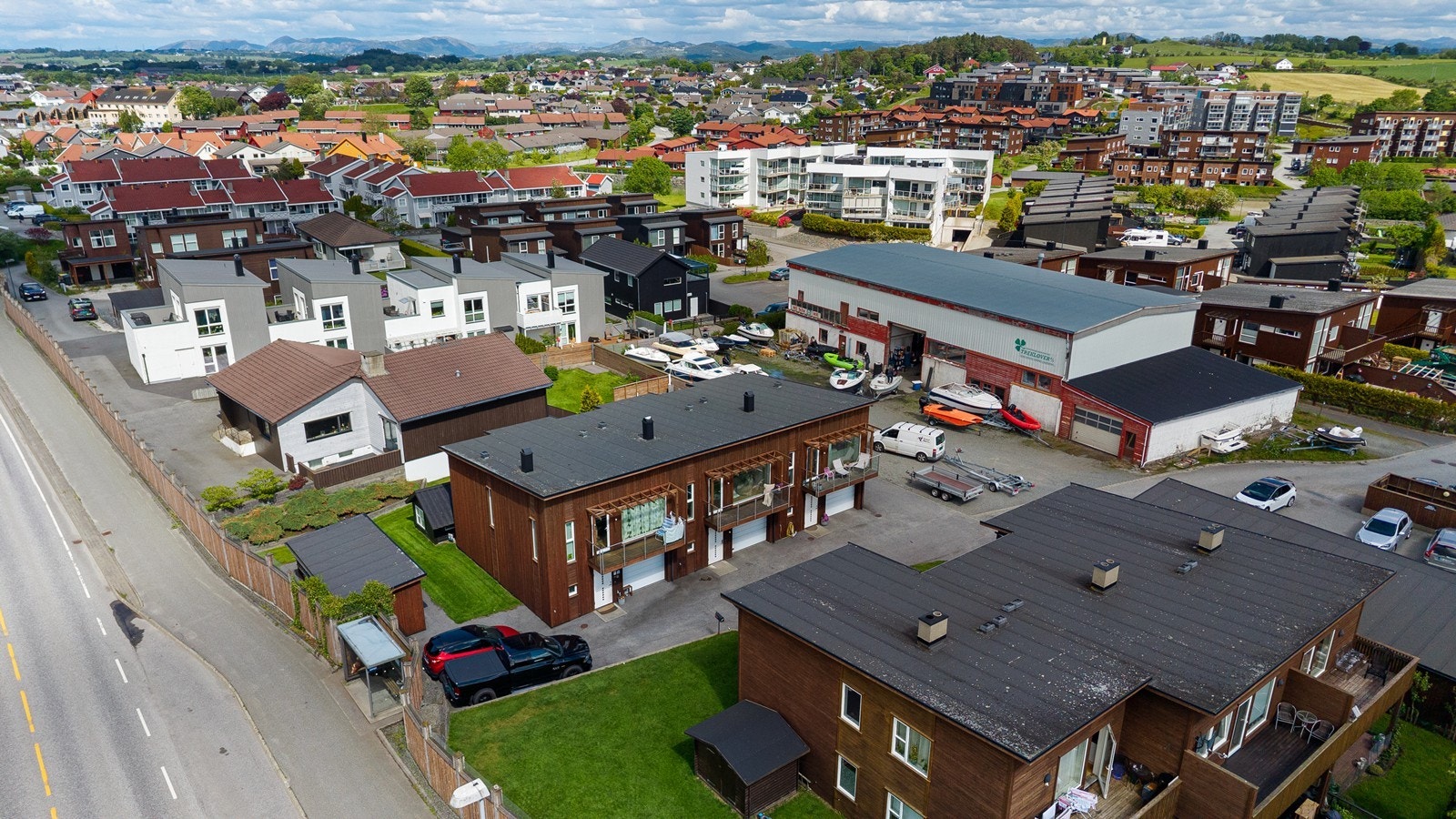Fra boligen er det gangavstand til dagligvarebutikker, barnehager, skoler og kollektivtransport Galleribilde
