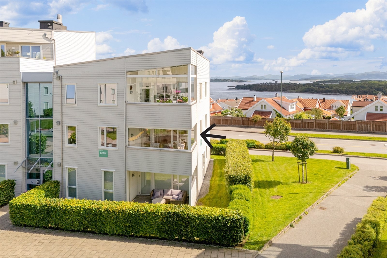 Leiligheten har flott beliggenhet på enden i byggets 2. etasje Galleribilde
