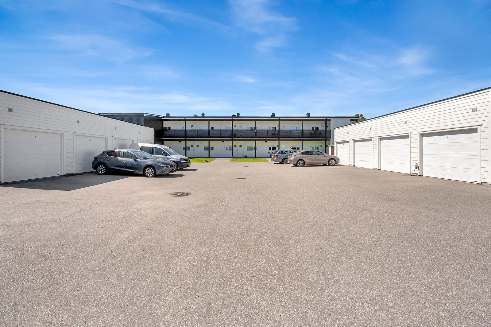 Garasje i rekke Galleribilde