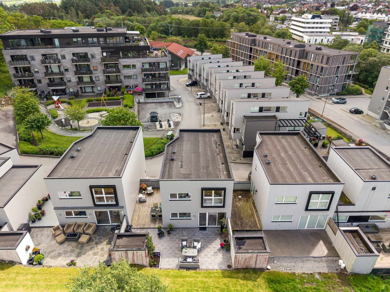 Her får du en bolig med en gjennomtenkt og funksjonell planløsning som passer perfekt for familieliv. Galleribilde